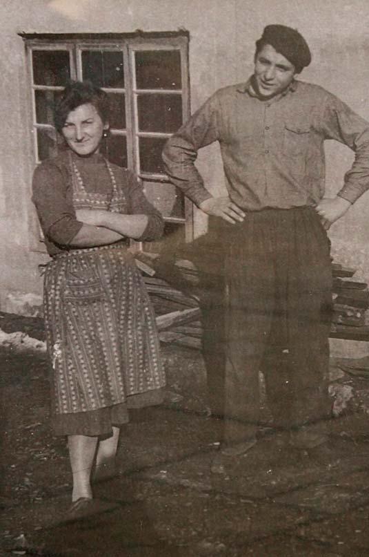 lita, bod bojem je zašal u Rusko, onda je 23 lit bil. 1947. lita je došal domon, tri misece se na šiftu vozil. Ávósi su ga iskali, zano je prošal prik granice.