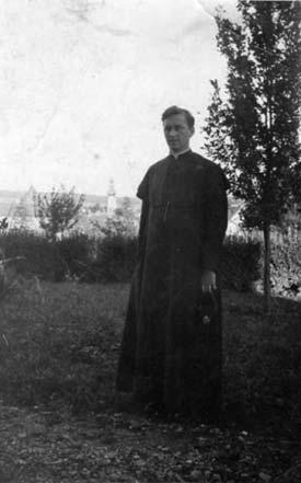1955 novemberében a politikai enyhülés következtében újra magyar - országi gyűjtőfogházba vezetett az útja, ahonnan 1956. november 2-án forradalmárok szabadították ki.