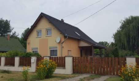 lakóházak