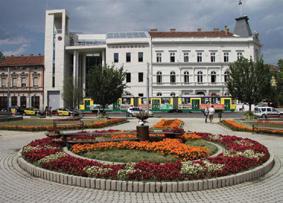 ----- --- Hamar szakítsunk egy sztereotípiával: Miskolc nem a szocialista iparosítás produktuma, még akkor sem, ha a háború utáni iparosító (város)politika tényleg erőteljes nyomokat hagyott rajta.