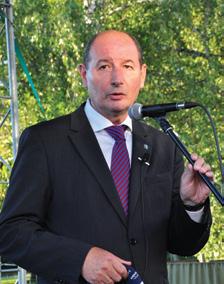 4 Köszönto Prof. Dr. Torma András rektor köszöntője Tisztelt Elsőévesek! Kedves Gólyák!