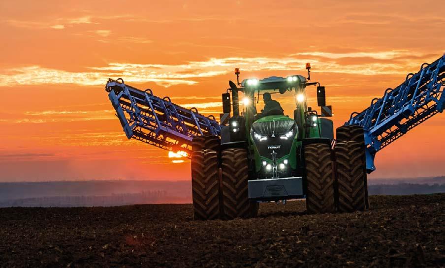 A leerősebb univerzális traktor a lejobb modularitással A Fendt 1000 Vario ey új szemensben helyezkedik el a teljesítményével.