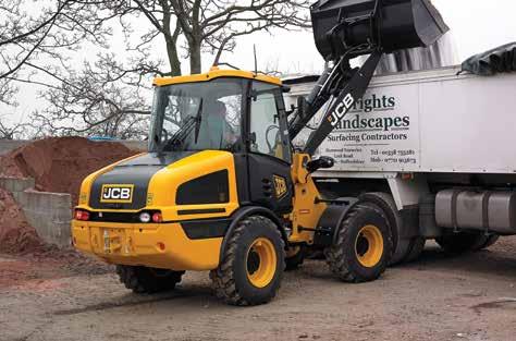 JCB KOMPAKT TÖRZSCSUKLÓS HOMLOKRAKODÓK A 403 Agri Compact rakodó az első olyan JCB homlokrakodó, mely 50 LE alatti teljesítményű. Ahogy az el is várható a JCB gépektől, fel is állít egyfajta mércét.