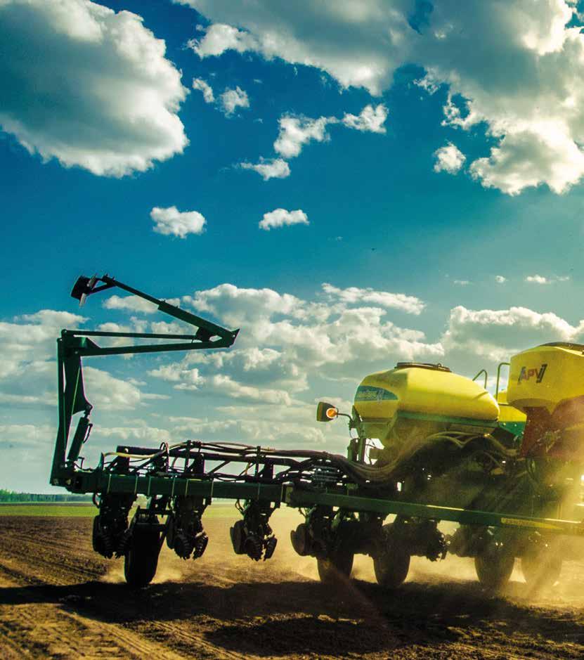 KITE - GÉPÉLETÚT SZOLGÁLTATÁSOK... 6 Betakarítás precízen!...58 TRAKTOROK SZÁLASTAKARMÁNYOZÁS JOHN DEERE 3E-3R-4M-4R széria... 13 John Deere 8000-as sorozatú önjáró szecskázógépek.