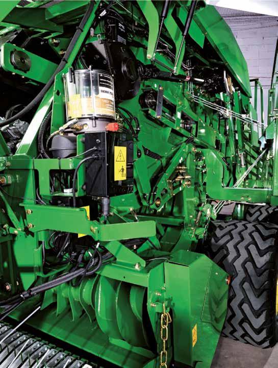 Automata kenőrendszer, integrált csigás rotor A JD 900-as bálázónál már ismert és bevált integrált csigás rotor (a rotor és csiga egy tengelyre került és két szélen megtámasztott) továbbítja az