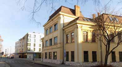 századi modern épületállománya jelentős, ennek részét képezik az 1960-,70-, 80-as években emelt nagy tömegű, a terület karakterétől idegen lapostetős épületek tetőfelületei.
