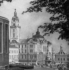 Munkásságát fémjelzik: a Lyceum, Kálvária-kápolna, régi plébánia, Elefántos-ház, Városi Színház, Majláth-palota, Nádor Szálló, a régi Városháza, Nemzeti Kaszinó, Sütkey-ház (régi plébánia) és a főtér