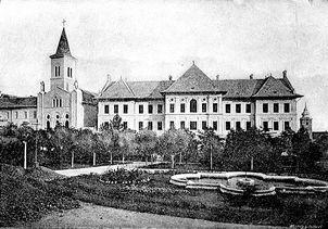 A Miasszonyunk apácarend zárdája és temploma (1895. előtt) A piac a Széchenyi téren 1896-ban. HISTORIKUS, EKLEKTIKUS VÁROS (Pécs a kiegyezéstől a II. világháború végéig 1867 1949) Az 1867.