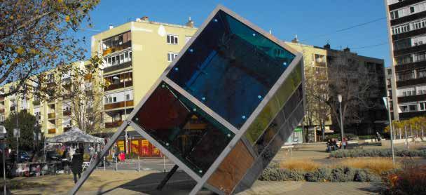 találhatók itt. A Pécs2010 Kulturális Főváros projekt fejlesztési munkái nyomán megújult a Szilárd Leó park és a városrész központja.