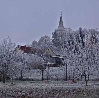 neve jelenik meg a település nevében. Ez nem csoda, hiszen Árpád vezér a téli szállását itt Pécs mellett jelölte ki, nyári szálláshelye a Csepel-szigeten volt Anonymus szerint.