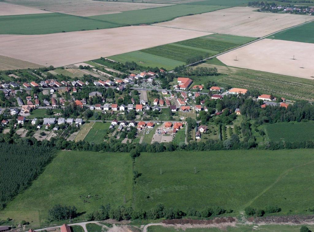 A településről Mikóházát egy 1273-ból való rendelet tanúsága szerint Kun Erzsébet királyné adta birtokul élete fogytáig egyik hű emberének, Mikónak.