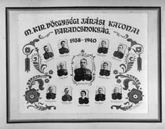 Néhány, 1920-as években készült képén feltűnik egy-egy festett háttér, ami az 1930-as évekre már teljesen kiment a divatból.