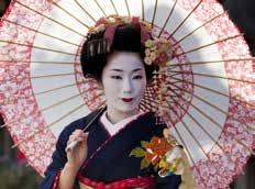 nap Tokió Reggelit követően egész napos autóbuszos kirándulás Japán legszentebb hegyéhez, a Fudzsihoz.
