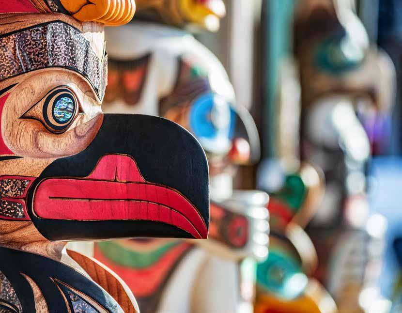 Az alaszkai indiánok faragott totemoszlopai nemcsak spirituális jelentőséggel bírnak, de az indiánok törzsben betöltött szerepét is kifejezhetik. helyi kultúrába és a történelembe.