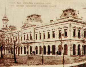 Техничка школа у Бечеју Задужбина баронице Јовић Општина 1930. године Városháza 1930-ban 14 Арсенијем Трећим Чарнојевићем и коначно склапањем мира у Сремским Карловцима 1699.