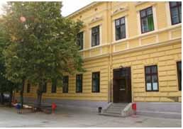 Практична настава се изводи у објекту школе у Зеленој улици број 13.