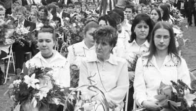 Továbbtanulásra jelentkezett: 128 fõ. Felvett: 112 fõ.