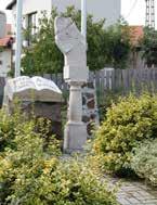 szobor és Pétörke című fa,