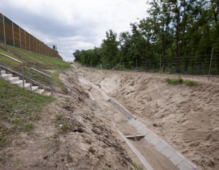 Földművek építés közbeni víztelenítése 36 Eróziós károk megelőzése: mérnökbiológia