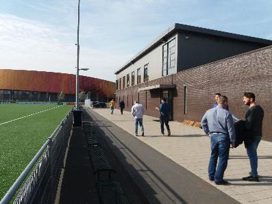 8 NEMZETKÖZI PÉLDÁK ÉS TANULSÁGAIK 8.1 ADO DEN HAAG Labdarúgó Akadémia, Hága Az Akadémia egy nagyobb fedett sport- és rendezvényközpont szomszédságában, nagyobb parkegyüttes részeként épült.