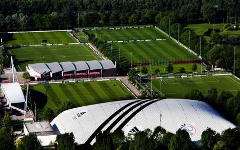 8.2 Ajax Futball Akadémia De Toekomst, Amszterdam Az amszterdami Ajax futball klub évtizedek óta híressé vált rendkívül sikeres utánpótlásáról, számtalan nemzetközi klasszis kineveléséről.