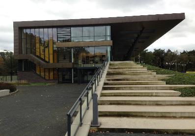 8.4 Vitesse Labdarúgó Akadémia, Arnheim Sportcentrum Papendal A nagyon korszerű, építészetileg is igényes központi főépület funkcionális szempontból optimálisan felépített: minden funkció a helyén