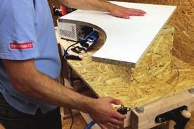 : 340 x 300 x 350 mm Súly: 8,7 kg szorító készlet, könnyű hordtáska a biztonságos szállításért.
