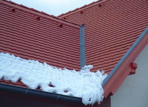 Megoldás tetőre Hófogás Hófogás Kormányrendelet szerint Hófogás 4. Ábra Hó lecsúszás által okozott veszélyzóna A hó megcsúszásakor és zuhanásakor veszélyzónákat különböztetünk meg.