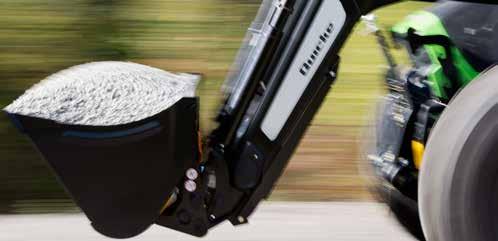 GÖRDÜLÉKENYEBB VEZETÉS A SOFTDRIVE-VAL Új, fejlett SoftDrive lengéscsillapító rendszerünk csökkenti a rakodóra és a segédvázra, valamint a vezetőre és a traktorra nehezedő terhelést.