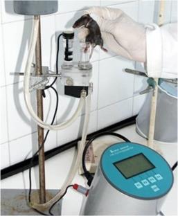 5.2. Lábtérfogat mérés 10. ábra Pletizmométer A lábtérfogat mérését pletizmométerrel végeztük (Ugo Basile Plethysmometer 7140, Comerio, Olaszország) (10. ábra).