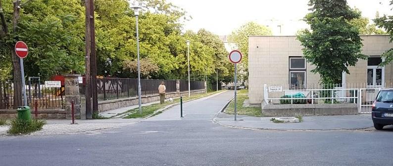 Keveháza utca Hadak útja kapcsolat kialakítása Jelenlegi állapot, problémák A Hadak útján a város felé haladó kerékpáros forgalom jelenleg csak kelet vagy nyugati irányban haladhat tovább,