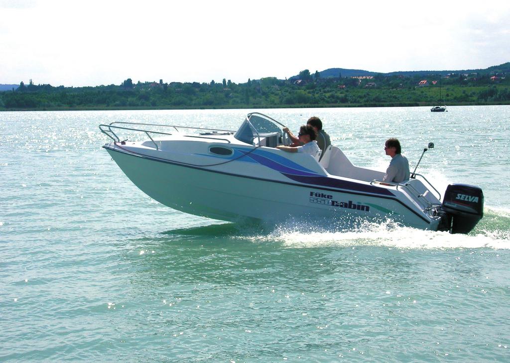 FÛKE 550 Cabin motorcsónak A 2005-ben megrendezett Budapest Boat Show-n mutattuk be legújabb termékünket, a piac által már jól ismert FÛKE 550 motorcsónak kabinos változatát, a Fûke 550 Cabin-t.