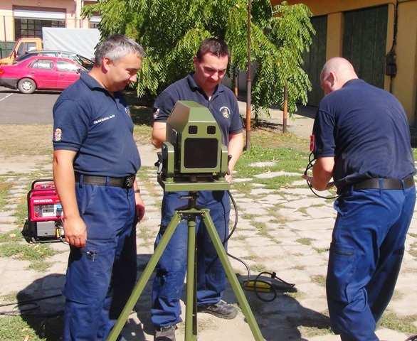 természeti és civilizációs veszélyforrásait. Beszédében kitért a veszélyes üzemekre, elmagyarázta a települések katasztrófavédelmi besorolásának lényegét.