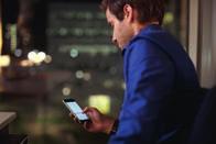 Philips Hue személyes vezeték nélküli világítás A Philips Hue több, mint világítás csak a képzelete szabhat határt. Ébredjen napfényre minden nap. Repítse az esti mesét egy képzeletbeli világba.