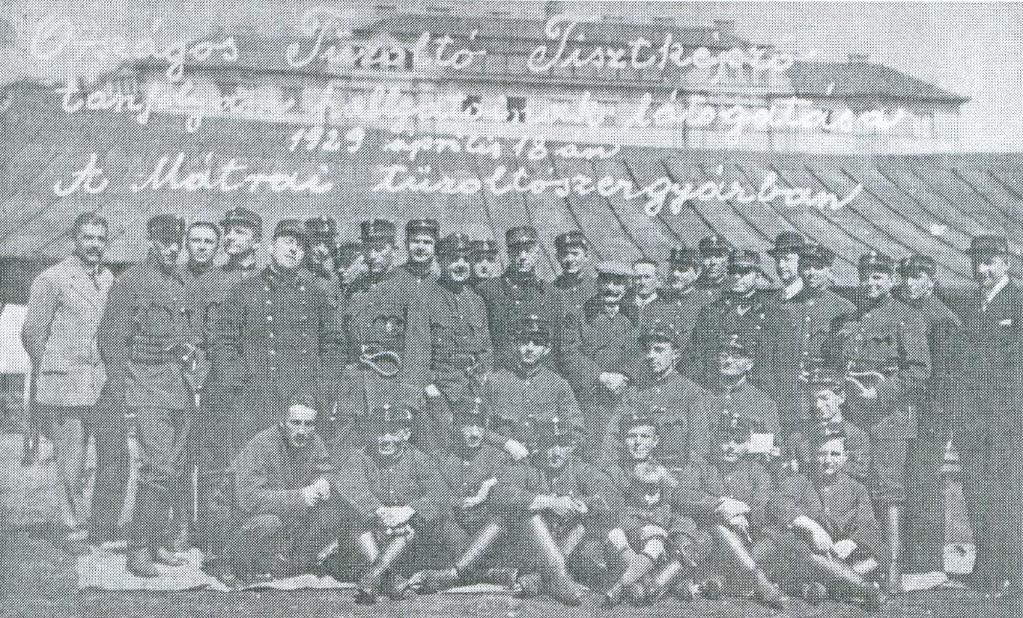A belügyminiszter 1929-ben rendeletben határozta meg a Magyar Országos Tűzoltótisztképző Tanfolyam és a kerületi tűzoltó tanfolyamok fegyelmi szabályzatát. [9] 3.
