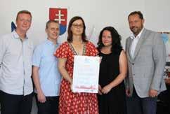 Rusnáková A Szlovákia Gyermekeiért Alapítvány díjazta az önkormányzat munkáját Ondrej Gallo, a Szlovákia Gyermekeiért Alapítvány igazgatója és Peter Lenčo, a Gyermek- és Ifjúságbarát Közösség projekt