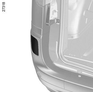 Izzó típusa: H11 A beavatkozás során ügyeljen a forró motorra. A hűtőventilátor bármikor bekapcsolódhat. Sérülésveszély. Az izzók nyomás alatt vannak, ezért a csere robbanásveszéllyel jár.