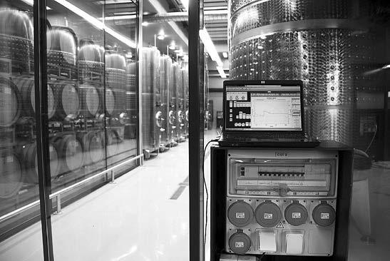 Vidékfejlesztési Alapból elnyert, mintegy 144 millió forint, valamint a Borászati gépek és technológiák beszerzésének támogatására kiírt pályázatokon elnyert mintegy 25 millió forint