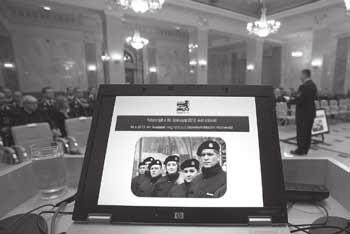 tekezleten részt vett Kulcsár József országgyűlési képviselő, Benkő Tibor vezérezredes, a Honvéd Vezérkar főnöke, Bánáti János, a Magyar Ügyvédi Kamara elnöke; jelen voltak a Belügyminisztérium
