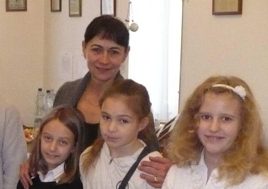 felszabadultabb. Életünk gazdagítója, színesítője, nevelője a zene. Különösen igaz ez a négykezesre.