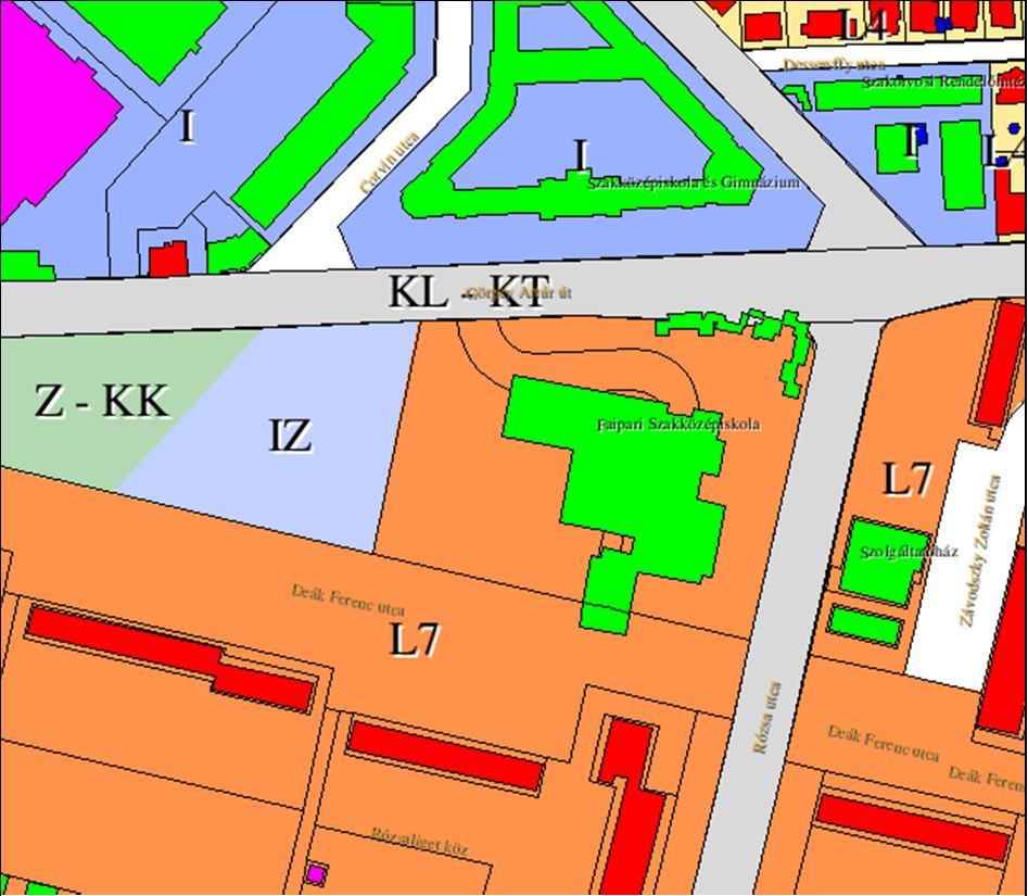 ortofotó-részlet FSZKT-kivonat Mint az a fenti ábrákon látható, a tervezési terület jelenlegi beépítése több tekintetben is szabálytalan, amennyiben a Kozma Lajos Faipari Szakközépiskola