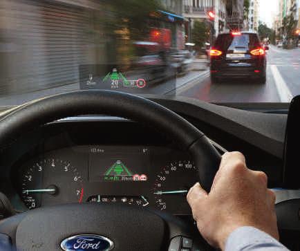 vezetés minél könnyedebb legyen. 01 Head Up Display: a szem látóterébe vetíti a legfontosabb adatokat, így a vezető folyamatosan az úton tarthatja tekintetét.