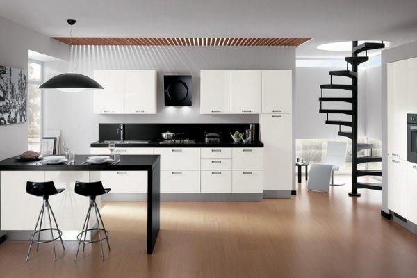 Csúcsminőségű bútorok fehérben és feketében Ennél a trendi konyhánál bátran alkalmazták a fekete-fehér párost a kifinomult