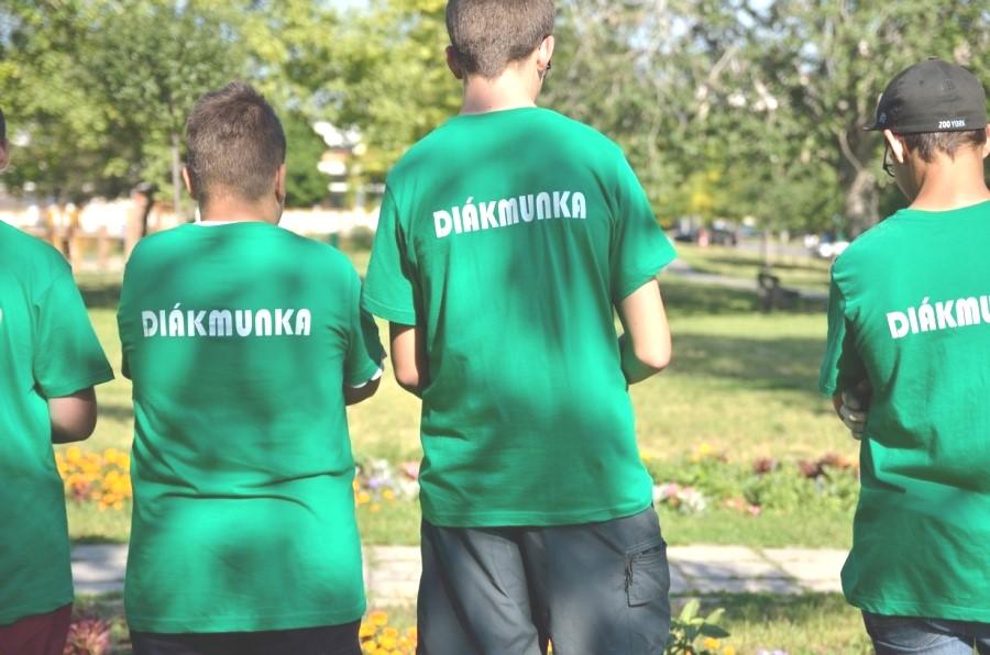 Sajóbábony Város Önkormányzata Képviselő testületének önkormányzati határozata értelmében: A sajóbábonyi lakóhelyű középiskolások számára 15.