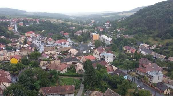 Kilátás a kékkői várból Addicionális avagy bónusz programpontként elmentünk a magyar határ közelében fekvő, szép kis faluba, Alsósztregovára (Dolná Strehová).