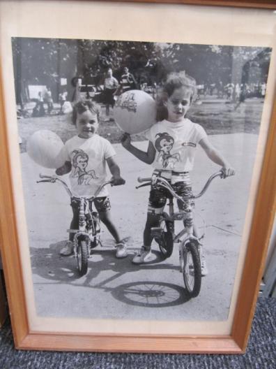 Sinkó Klaudia és Sinkó Andrea kerékpáros fotója.