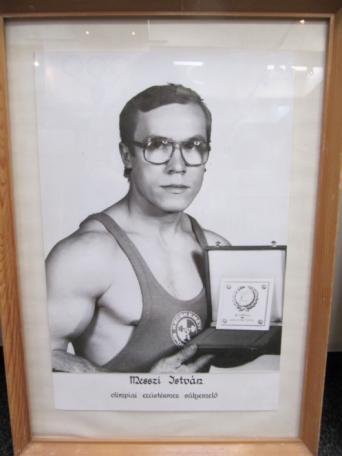 Messzi István olimpiai ezüstérmes súlyemelő.