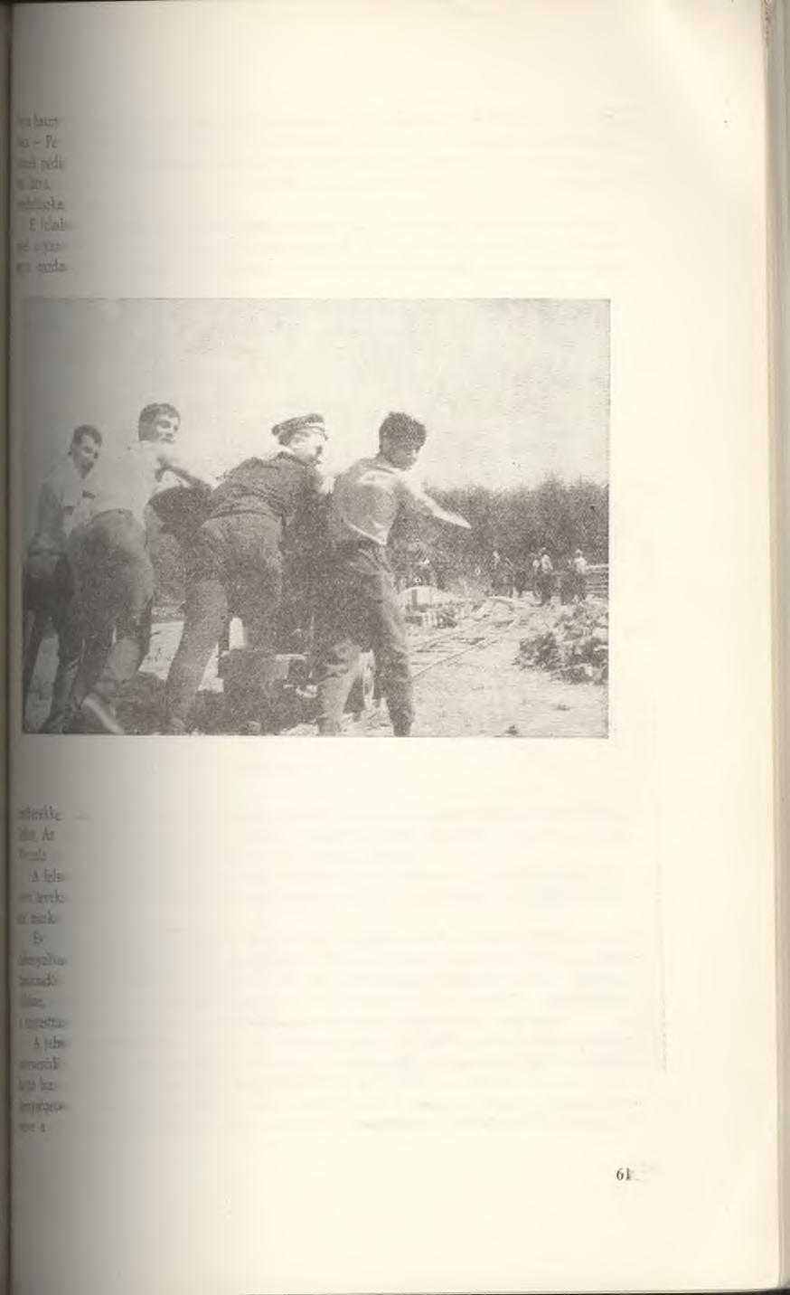 álja. 1965 nyarán tíznapos tanulm ányi kirándulást tett Fehérvár - M o-!cs - Keszthely - H erend - Csenke vonalán. Az iskolai KíSZ-szerveg 1735 Ft értékben felszerelést vásárolt kiránduláshoz.