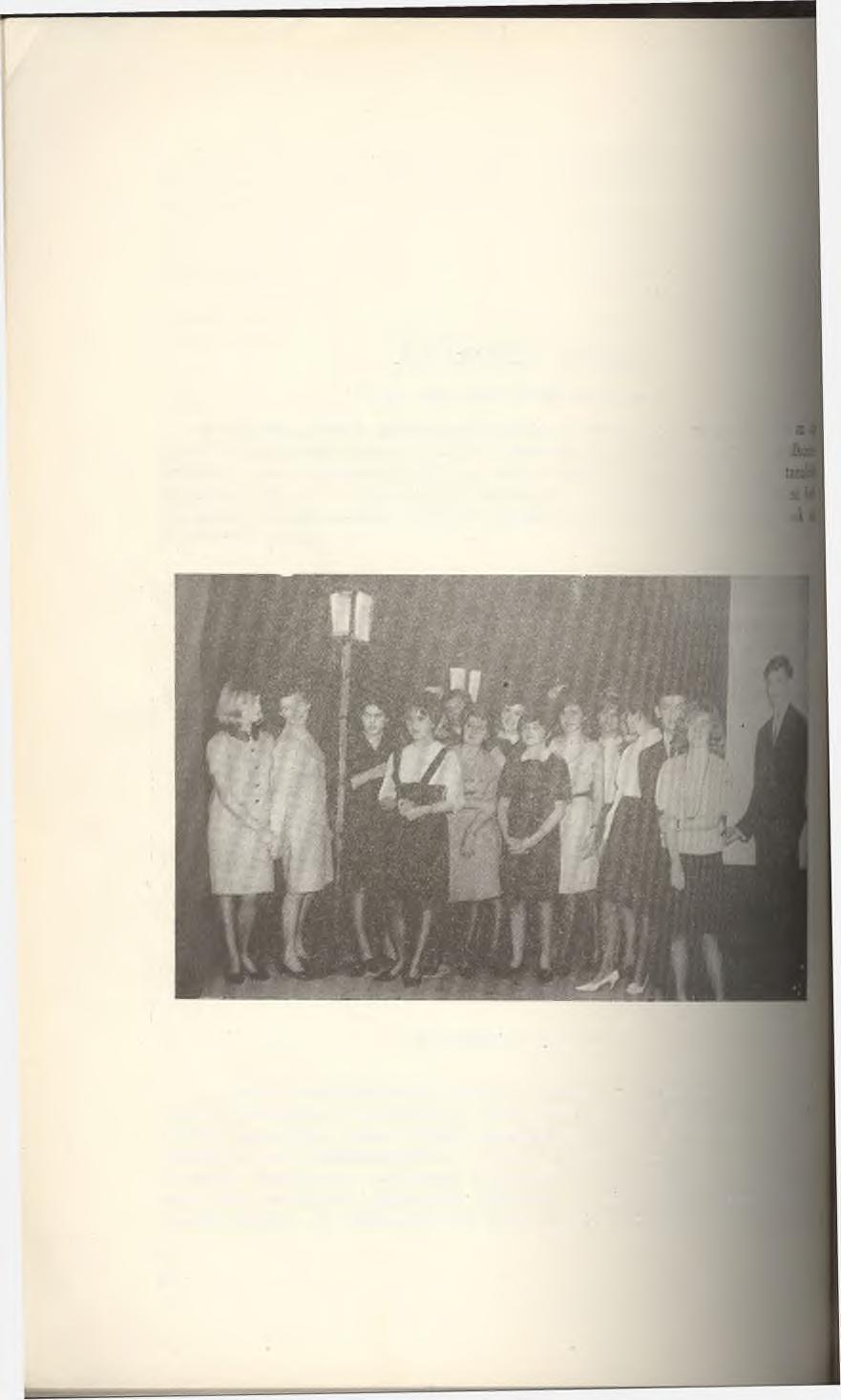 Kulturális munka írta: M észáros Zoltán gim n. tanár Az iskolában folyó oktató-nevelő m unka fő területe a tanítási óra.