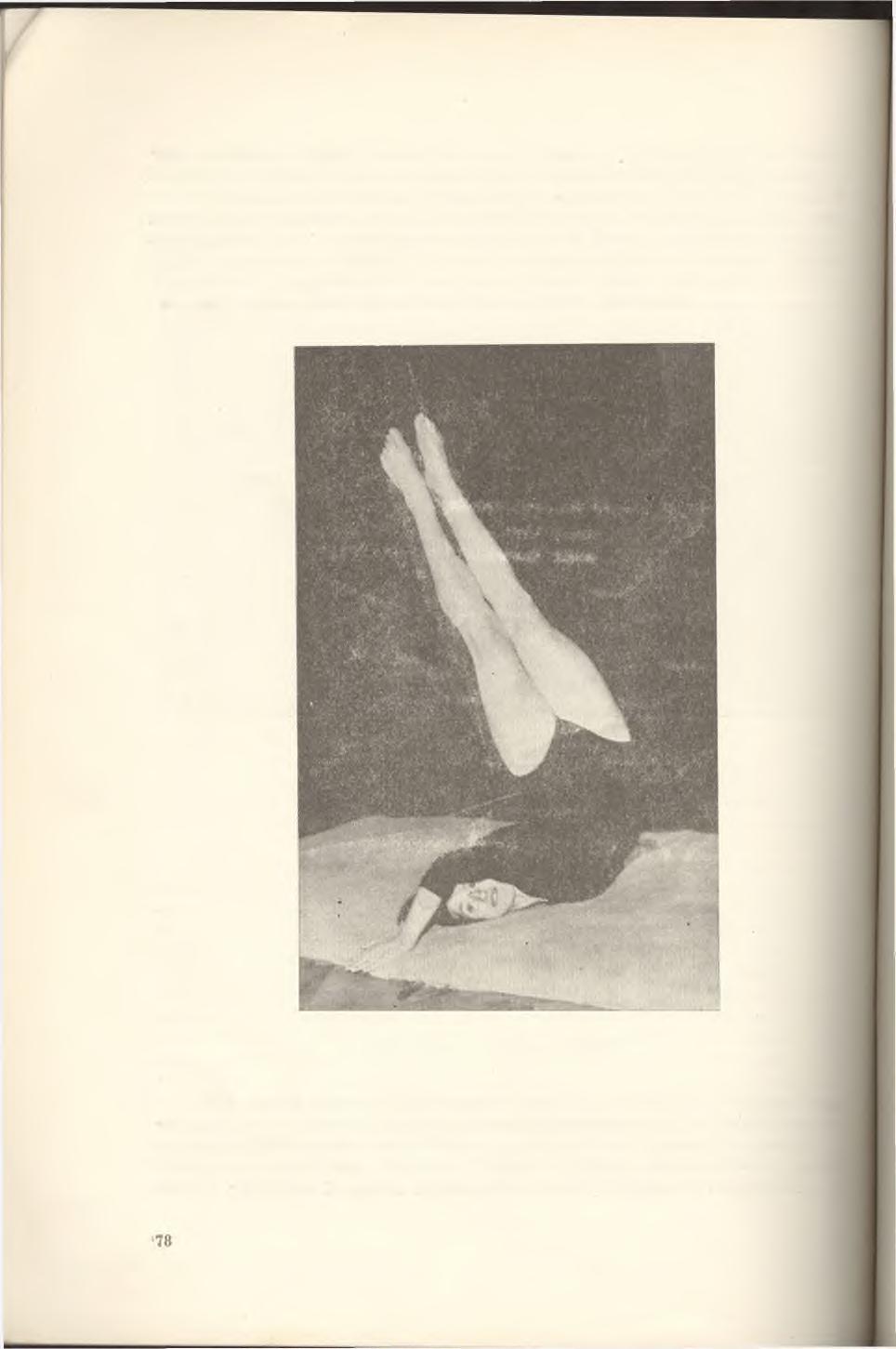 több alkalom m al értékes bajnokságot nyertek ebben a sportágban. 1957-ben jelentős anyagi és erkölcsi sikerrel rendeztük m eg a sportünnepélyt az edzőtáborban.